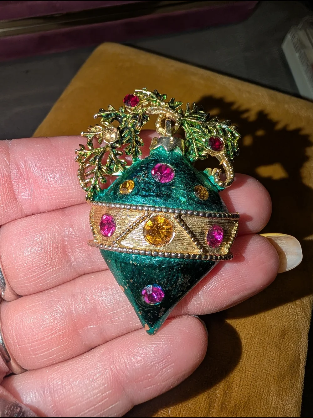 Vintage Weiss Era Ornament Brooch Pin